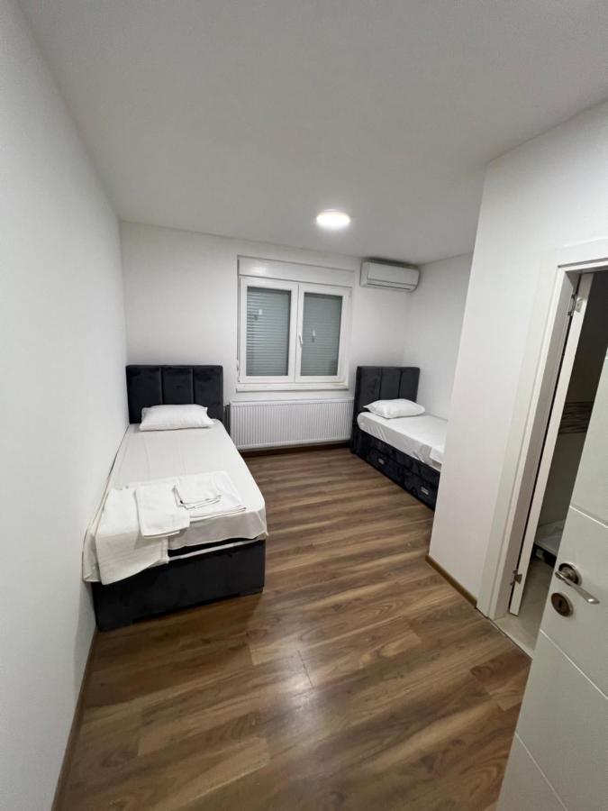 Big House Hotel Petrovaradin Luaran gambar