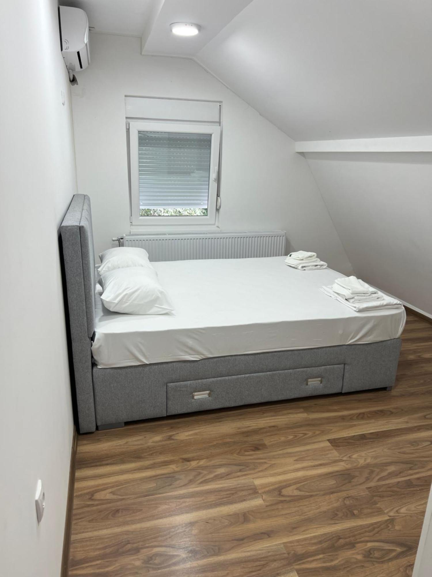 Big House Hotel Petrovaradin Luaran gambar